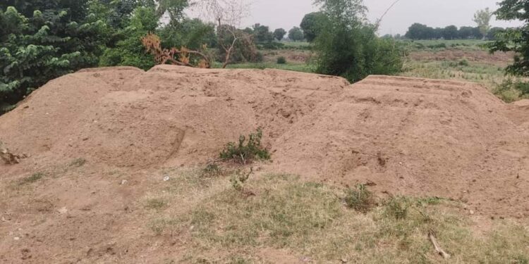 खनिज उड़नदस्ता दल व खनिज अमले द्वारा अलग-अलग स्थानों में रेत भंडारण पर कार्यवाही की गई