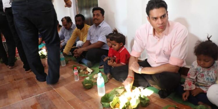 *कलेक्टर अविप्रसाद नें आंगनबाड़ी के बच्चों के साथ किया भोजन कारोपानी मे*