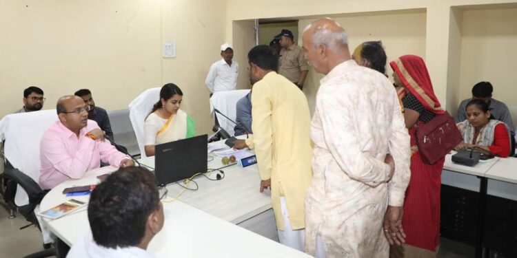 जनसुनवाई में 105 आवेदन प्राप्त..!