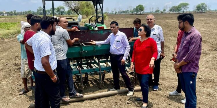 मिटटी की सरंचना सुधारने और कम लागत में अधिक उत्पादन लेने किसानों को डीएसआर विधि से धान की बोनी करने की सलाह.