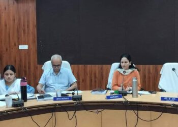 6 माह से अधिक समय तक नामांतरण के प्रकरण लम्बित न रहें – कलेक्टर  राजस्व अधिकारियों की बैठक में कलेक्टर के निर्देश
