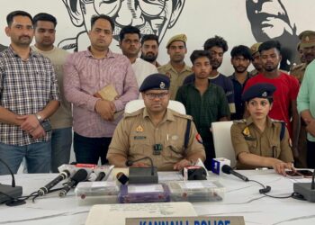 एस ओ जी टीम/सर्विलान्स टीम/कोतवालो तिर्वा द्वारा दिनांक 03.05.2024 को मोहल्ला अबन्तीबाई नगर में हुई चोरी का खुलासा, चोरी गया लैपटाप, 2 टैबलेट एवं 13500 रूपये बरामद एवं 4 अभियुक्तगण गिरफ्तार।*