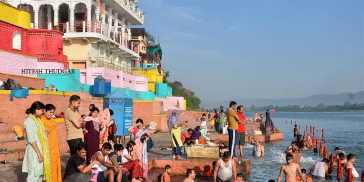 नर्मदा नदी में विगत 25 वर्षों से जारी निशुल्क तैराकी प्रशिक्षण शिविर से राष्ट्रीय अंतरराष्ट्रीय खिलाड़ी हो रहे तैयार,नर्मदा की प्राकृतिक धारा में सेठानी घाट पर ग्रीष्मकालीन तैराकी प्रशिक्षण शिविर 15 जून तक रहेंगा जारी….