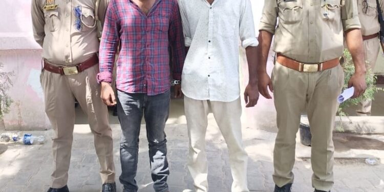 *छिबरामऊ पुलिस द्वारा 02 नफर अभियुक्तों को 01 अदद तमंचा 315 बोर तथा 02 अवैध जिन्दा कारतूस 315 बोर के साथ गिरफ्तार कर भेजा गया जेल।*