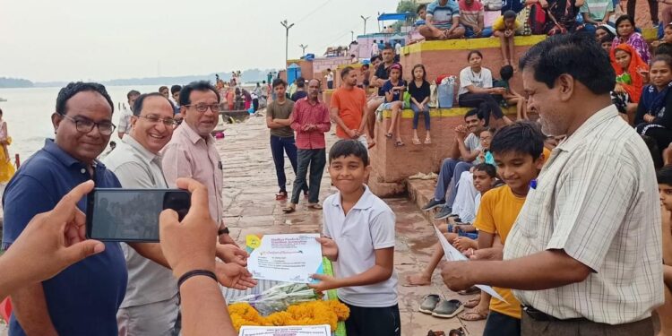 नर्मदा नदी में दो माह से जारी नि:शुल्क तैराकी प्रशिक्षण शिविर का सादगीपूर्वक हुआ समापन,आरएसएस नगर प्रमुख डॉ श्याम सुंदर मोटवानी सहित अतिथियों ने खिलाड़ियों को वितरित किए प्रमाण पत्र….