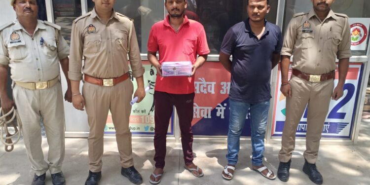 *थाना गुरसहायगंज पुलिस द्वारा चोरी की घटनाओं में वांछित 25000/- रू0 का इनामिया अभियुक्त शंकर बाल्मिकी तथा अवैध तमंचा व कारतूस के साथ अभियुक्त भन्नु बाल्मिकी को गिरफ्तार कर भेजा गया जेल ।*