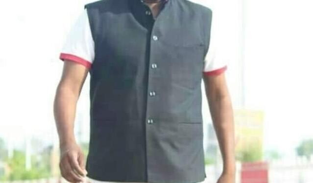 जिला मुख्यालय पर अंधी रफ्तार से दौड़ती स्कूटी की भिड़ंत में इकलौते युवा पुत्र की मौत से परिवार पर टूटा दुखों का पहाड़,युवक विक्की मोरे की दर्दनाक मौत पर स्कूटी चालक पर दर्ज नहीं हुई FIR,उठ रहे सवाल…?वीडियो