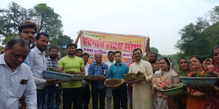 *जल गंगा संवर्धन अभियान अंतर्गत रहटगांव लक्ष्य संस्था द्वारा किया श्रमदान एवं पौधरोपण*