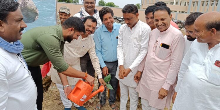 *तालाबों से निकली गाद व मिट्टी के उपयोग पर रॉयल्टी नहीं लगेगी* *खनिज विभाग ने जारी किया आदेश*