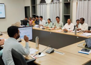 *राजस्व प्रकरणों का निराकरण समय सीमा में करें, राजस्व वसूली बढ़ाएं*