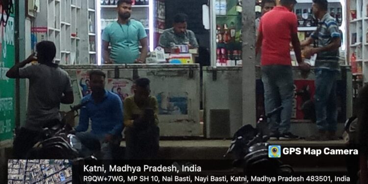 पुलिस प्रशासन द्वारा जगह जगह गस्त करने के बाद भी बेखौफ होकर नियमो की उड़ाई जा रही धजिया