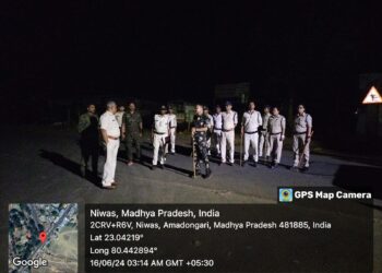 *दिनांक 15 व 16 जून के दरमियानी रात पुरे प्रदेश में की गयी कॉबिंग गस्त, मंडला 381पुलिस जवानों ने किया गस्त*  *नाईट कांबिग आपरेशन में 06 राजपत्रित अधिकारी 13 टीआई, 28 उपनिरीक्षक सहित 381 रहें शामिल*  *मंडला पुलिस द्वारा वारंटियों तथा फरार अपराधियों की गिरफ्तारी व असमाजिक तत्वों के विरुद्ध चलाया गया “नाईट कॉबिंग ऑपरेशन”*