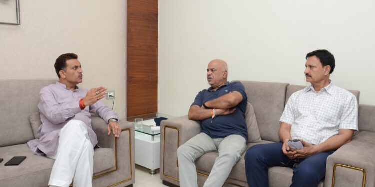 *नगर निगम द्वारा आयोजित कवि सम्मेलन में* *आगरा, इटावा, ललितपुर, शाजापुर, मैनपुरी, और जबलपुर के कवि की कविताओं से आनंदित होगी संस्कारधानी – महापौर जगत बहादुर सिंह ‘‘अन्नू’’*