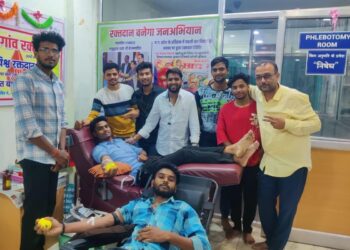 *डोंगरगढ धर्मनगरी के युवाओ ने विश्व रक्तदाता दिवस पर किया रक्तदान*