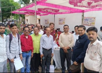 *पी.आर मसराम छात्रावास अधीक्षक खमरा के द्वारा विश्व सिकल सेल एनीमिया जांच शिविर में विशेष योगदान रहा*