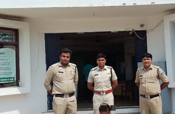 थाना माधवनगर जिला कटनी माधवनगर पुलिस ने दोहरे स्थाई वारंट में सात वर्षो से फरार स्थाई वारंटी को किया गिरफ्तार