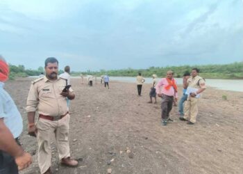 आधा सैकड़ा गौवंश की निर्मम हत्याकांड से सनसनी पुलिस सभी पहलुओं पर जांच में जुटी हुई है 75 लोगो को हिरासत में लेकर पूछताछ जारी