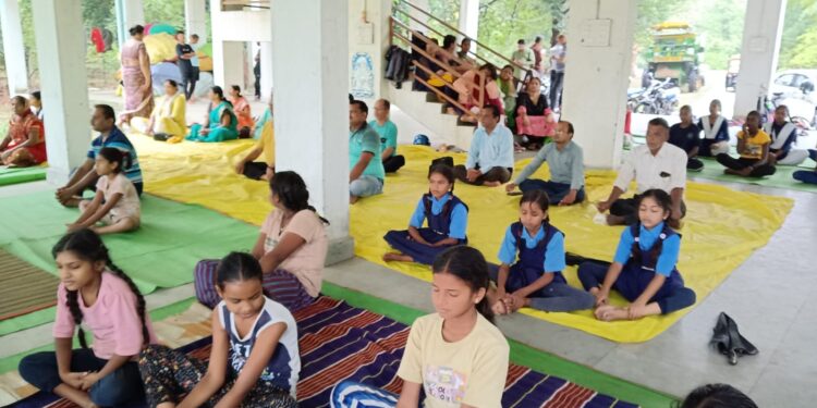 अंतरराष्ट्रीय योग दिवस पर जनपद स्तरीय कार्यक्रम बांद्राभान के दिवस बसेरा में सीईओ हेमंत सूत्रकार के नेतृत्व में सम्पन्न हुआ….