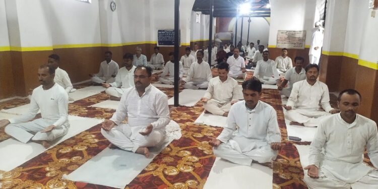 अंतरराष्ट्रीय योग दिवस के अवसर पर केन्‍द्रीय जेल में आयुष विभाग के सहयोग से 01 दिवसीय योग प्रशिक्षण शिविर का किया गया आयोजन….