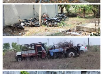 कालापीपल थाने पर नियमों की भेंट चढ़ रहे है लाखों के वाहन….।  थाना प्रांगण में खडे विभिन्न अपराधों में जब्त लावारिस वाहन खा रहे जंग…।