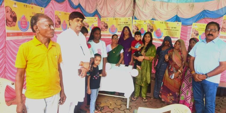 *कर्मचारी कॉलोनी कालापीपल आंगनवाड़ी केंद्र क्रमांक 7 पर पल्स पोलियो की दवाई पिलाई गई*