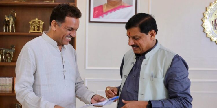 *मुख्यमंत्री डॉं. मोहन यादव के साथ शहर विकास को लेकर भोपाल में महापौर जगत बहादुर सिंह ‘‘अन्नू’’ की सार्थक चर्चा*