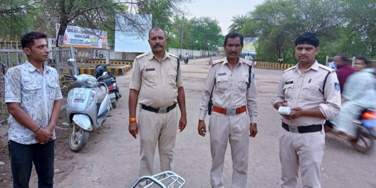 कोतवाली पुलिस ने की वाहनों के दस्तावेजो की सघन जाँच, 17 वाहनों के कटे चालान