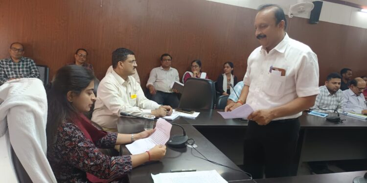 नर्मदापुरम शहर में अवैध शराब सहित खुले में मांस मछली विक्रय का मामला जनसुनवाई में पहुंचा,मचा हड़कंप,कलेक्टर ने जनसुनवाई में 164 आवेदन पत्रों पर की सुनवाई,दिए निर्देश…