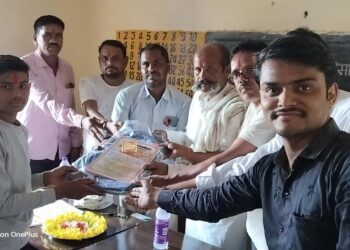 शासकीय माध्यमिक शाला बखलेहटा के छात्र आदित्य पटेल का जवाहर नवोदय विद्यालय में चयन होने पर शाला स्टाप ने किया प्रशस्ति पत्र से सम्मानित