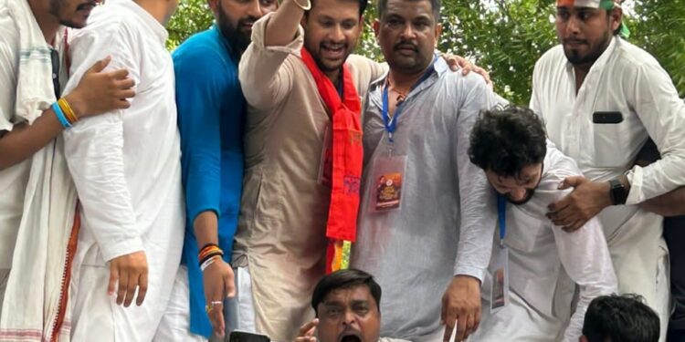 संसद घेराव में युवक कांग्रेस जिला अध्यक्ष सहित दर्जनों युवक हुए शामिल