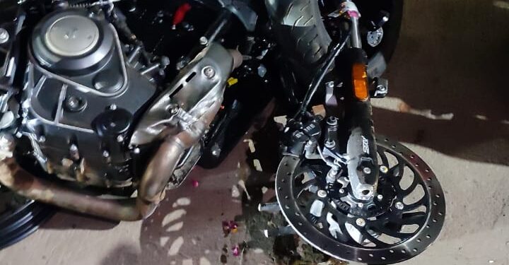 तेज रफ्तार वाहन की भीड़त घटना पर मोटर साइकिल चालक को आई गम्भीर चोट, पुलिस सहायता से घायलो को जिला अस्पताल भिजवाया गया