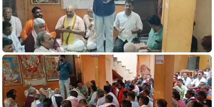 *सलेहा रामनवमी उत्सव समिति ने धन्यवाद प्रमाण पत्र किया वितरण धर्म प्रेमियों को किया सम्मानित*  *सलेहा के हनुमान मंदिर में प्रमाणपत्र किय गए वितरण*