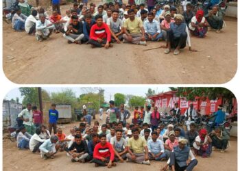 4 माह से खाद्यान्न ना मिलने से ग्रामीणों ने जैतपुर चौराहा पर किया चक्का जाम  आने जाने वाले वाहन सड़क किनारे खड़े आवागमन अबरूद्ध