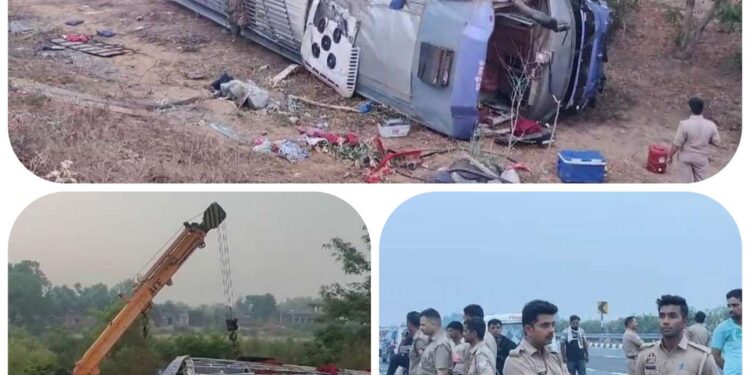 चालक को झपकी आने से हुआ हादसा , अनियंत्रित होकर गिरी बस , दो दर्जन से अधिक घायल