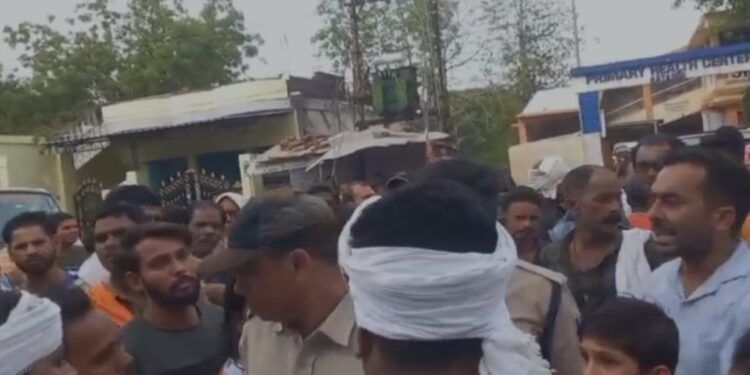गर्भवती महिला की मौत पर परिजनों का हंगामा, डॉक्टर पर गलत इंजेक्शन लगाने का आरोप देखे VIDEO