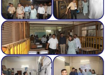 जिला निर्वाचन अधिकारी सुश्री ऋजु बाफना मतगणना स्थल का निरीक्षण ने किया