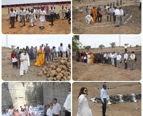 ग्राम खोरियाएमा में जल गंगा संवर्धन अभियान के तहत कलेक्टर ने पत्थर रखकर कन्टूर बोल्डर बण्ड के निर्माण का शुभारंभ किया जल संरचनाओं के गहरीकरण का कार्य ग्राम पंचायतें अपने स्तर पर जन सहयोग से कराएं