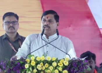 VIDEO 16 जून को गंगा दशहरा के पावन पर्व से प्रदेश में दोनों ज्योतिर्लिंग ‘ओंकारेश्वर और महाकालेश्वर’ के लिए हेलीकॉप्टर सेवा शुरू कर रहे हैं। भविष्य में छिंदवाड़ा में स्थित जाम सांवली हनुमान जी के दर्शन के लिए भी यह सेवा शुरू करेंगे।CM