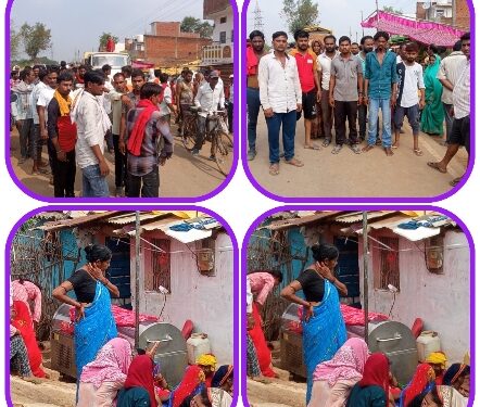 4 वर्ष से चल रहे पति-पत्नी के विवाद मे पति ने की आत्म ह्त्या, प्रशासन ने न्याय की गुहार लागते हुए शव को सड़क मे रखकर किया चक्का जाम