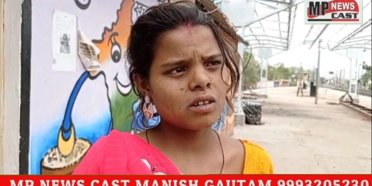 दमोह रेलवे स्टेशन से सामने आया दुधमुंहे बच्चे की हत्याःका मामला मां के गोद में हुई मौत, ढाई माह के मासूम के माता-पिता की भी पिटाई, आरोपी फरार सीसीटीवी कैमरे में भागते दिख रहा युवक देखे VIDEO