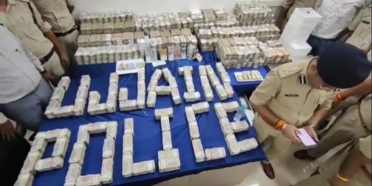 उज्जैन में सटोरियों से बरामद पंद्रह करोड़ रुपये देखे VIDEO