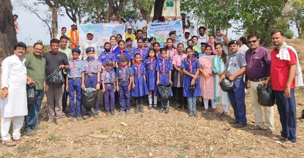 अधारताल तालाब परिसर में चलाया गया स्वच्छता का अभियान पर्यावरण दिवस पर किया गया पौधारोपण