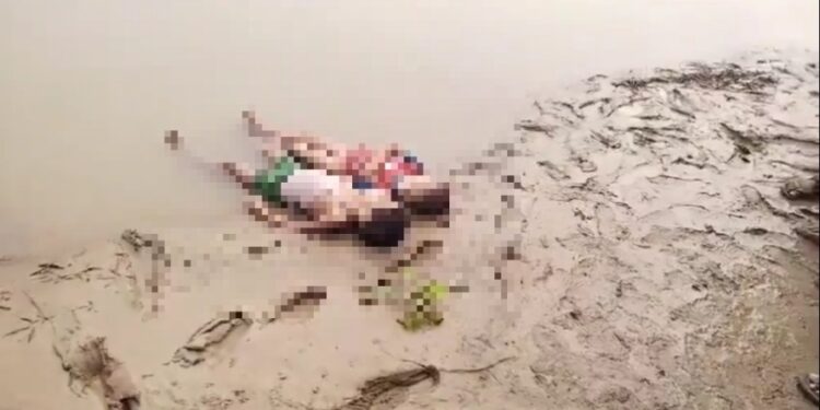 डायन बन गई माँ..  2 मासूम बच्चो को नदी में डुबोकर मार डाला.. तीसरा लापता.. बोली – भूख से बिलखते थे, देखा नहीं जाता था.. क्या करती?? .VIDEO