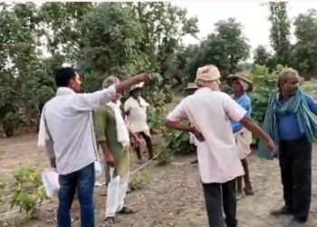 पति से जमीन की नपाई करवाने वाली महिला पटवारी सस्पेंड, SDM ने की कार्रवाई