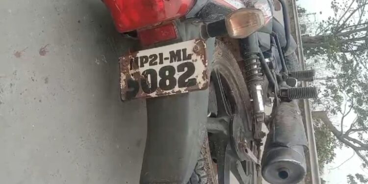 झुकेही मोड में एक अज्ञात ओवरलोड वाहन की टक्कर से मौके पर ही उसकी दर्दनाक मौत हुई। VIDEO