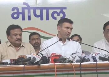 इंदौर की जागरूक जनता ने भी लोकतंत्र का अपमान करने वाली भाजपा को सबक सिखाया है! क्योंकि, ढाई लाख से ज्यादा मतदाताओं ने नोटा का बटन दबाया है जीतू पटवारी VIDEO