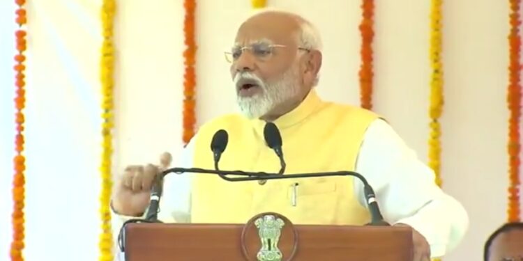 सफल इंसान वो होता है, जिसके भीतर का विद्यार्थी कभी मरता नहीं है। PM
