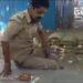 थोड़ी सी जो पी ली है चोरी तो नहीं की है…वायरल वीडियो वर्दीधारी का जिससे पूछा गया की वर्दी में क्यों पी- तो बोला तेरे बाप की थोड़े पी