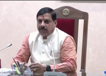 24 घण्टे खुलेंगे बाजार, बढ़ेगा व्यापार…  अब प्रदेश में दिन-रात खुलेंगे बाजार, जिससे राज्य की अर्थव्यवस्था को लगेंगे पंख!  VIDEO