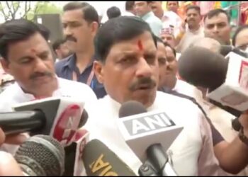 VIDEO मध्यप्रदेश सरकार लॉ एंड ऑर्डर को लेकर बहुत गंभीर है…  सभी जिलों को स्पष्ट निर्देश हैं कि जो भी गोवध अधिनियम के अंतर्गत अपराध करेगा, उसके खिलाफ कड़ी कार्रवाई होना चाहिए। कार्रवाई की मॉनिटरिंग प्रदेश लेवल पर की जा रही है। सिवनी की घटना में भी कठोर कार्रवाई की गई है।  प्रदेश में किसी तरह की कोई कोताही बर्दाश्त नहीं की जाएगी : CM